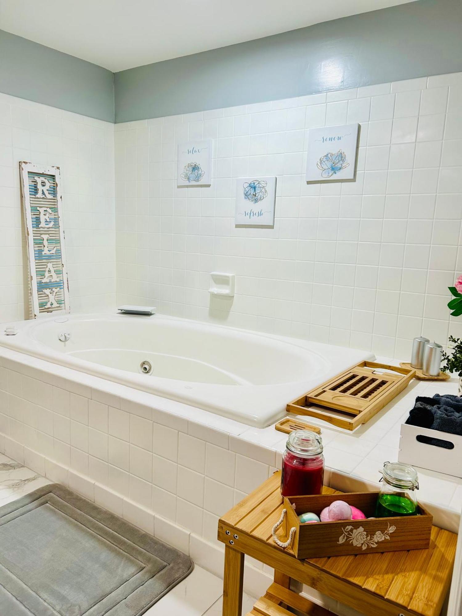 Comfy Lower Lvl Apt With Jetted Tub Near Uptown And Unc Charlotte Exterior foto
